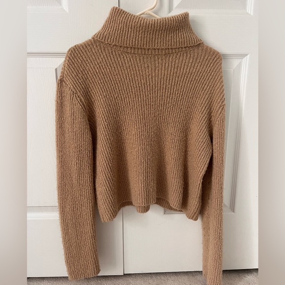 Crop tan sweater - Picture 2 of 2